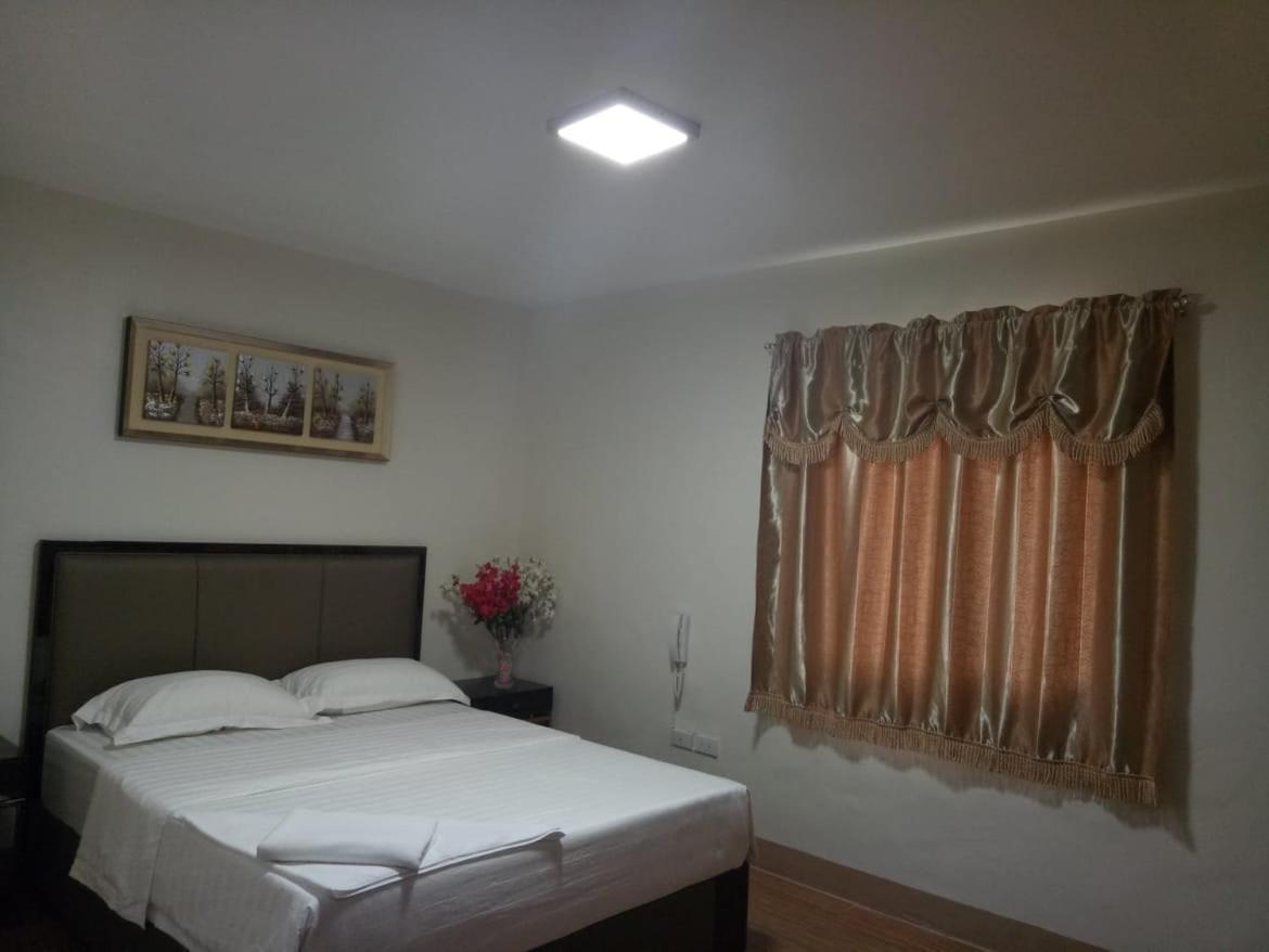 Meaco Royal Hotel - Batangas City Exteriör bild