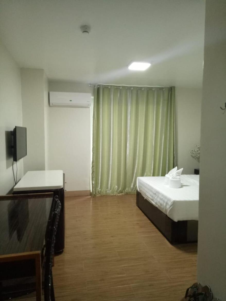 Meaco Royal Hotel - Batangas City Exteriör bild