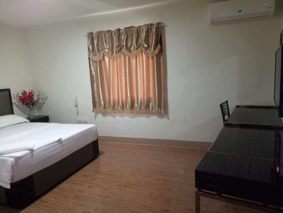Meaco Royal Hotel - Batangas City Exteriör bild