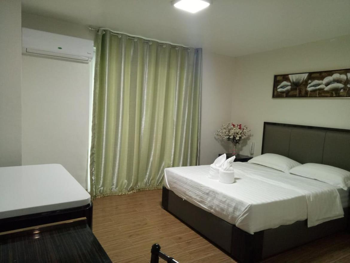 Meaco Royal Hotel - Batangas City Exteriör bild
